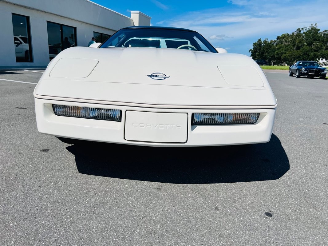 Chevrolet-Corvette-1988-Coupe-7
