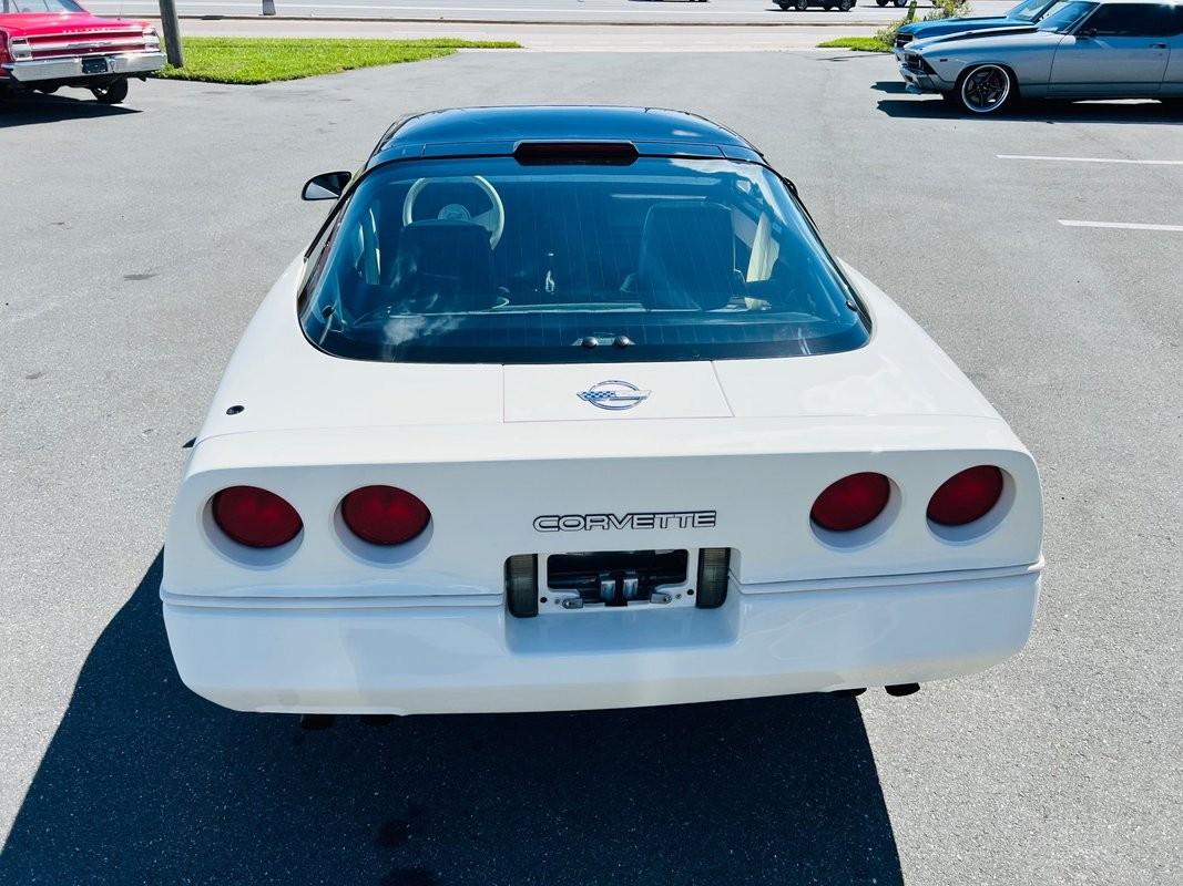 Chevrolet-Corvette-1988-Coupe-9