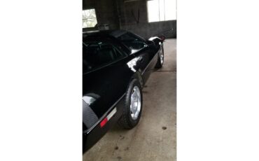 Chevrolet-Corvette-1988-black-black-2