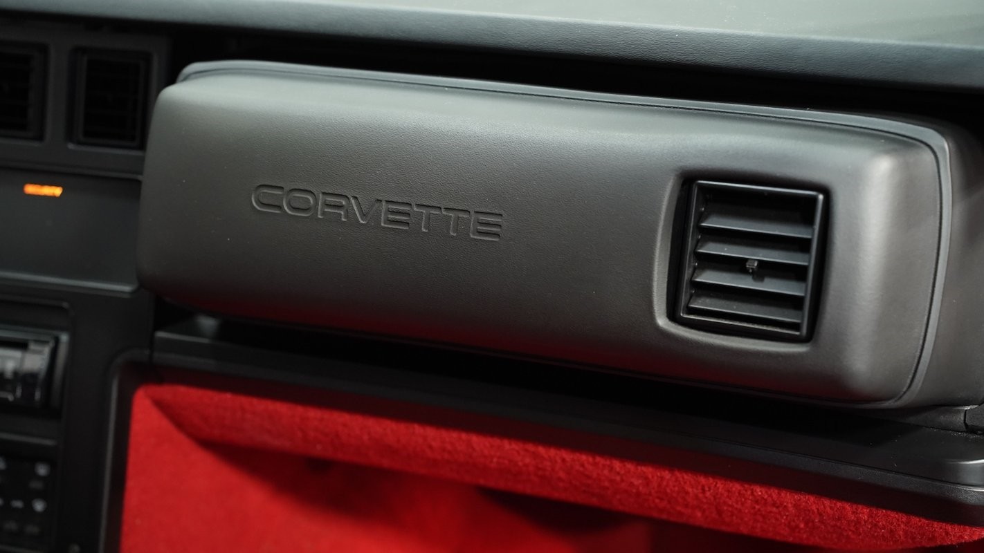 Chevrolet-Corvette-1989-Coupe-38