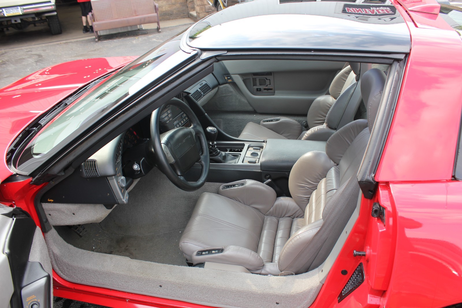 Chevrolet-Corvette-1990-Hatchback-13