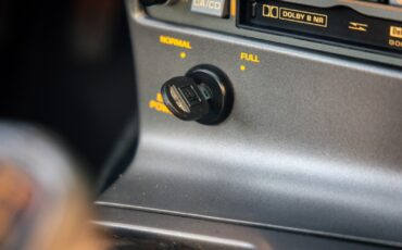 Chevrolet-Corvette-1990-Hatchback-14