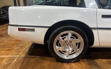 Chevrolet-Corvette-1990-Hatchback-15