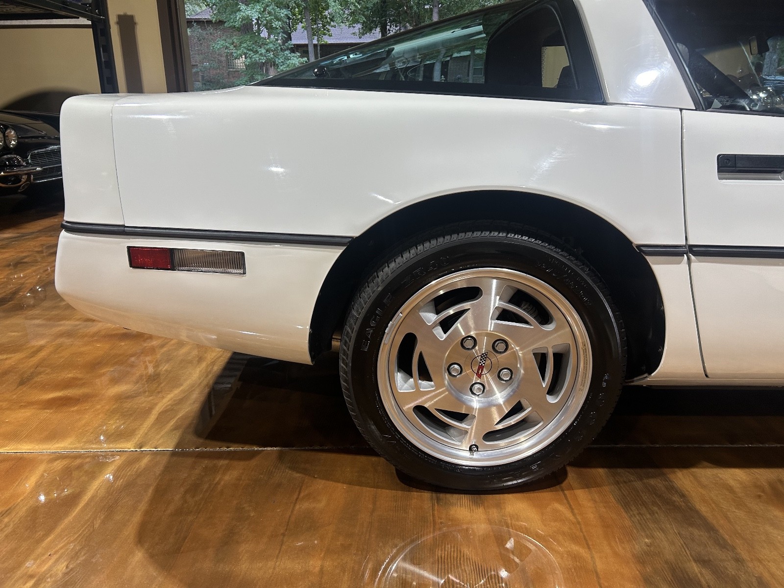 Chevrolet-Corvette-1990-Hatchback-15