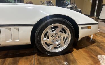 Chevrolet-Corvette-1990-Hatchback-16