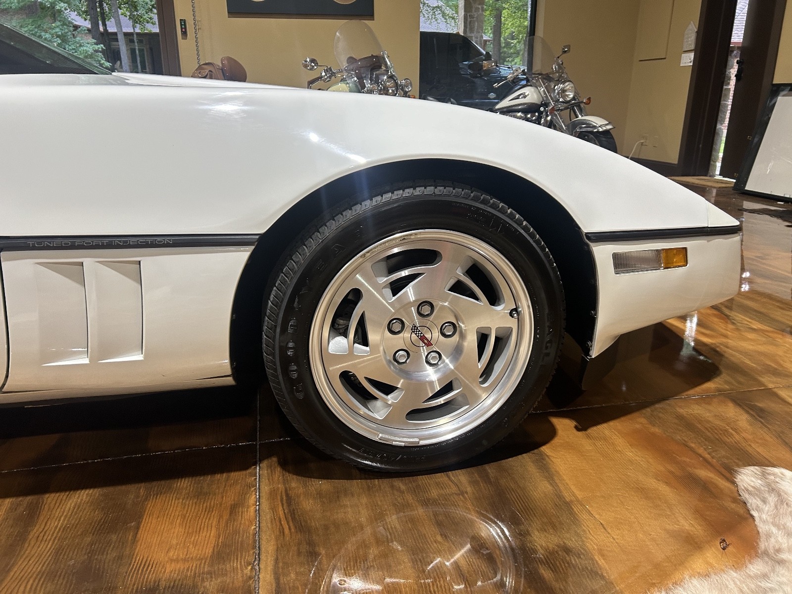 Chevrolet-Corvette-1990-Hatchback-16