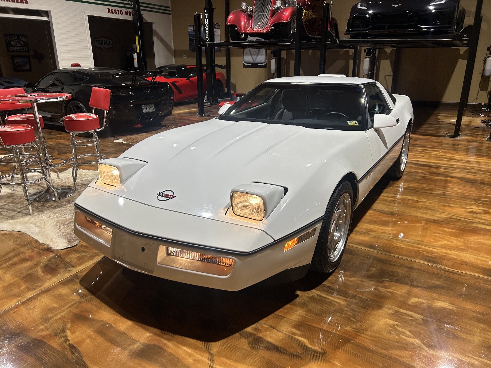 Chevrolet-Corvette-1990-Hatchback-21