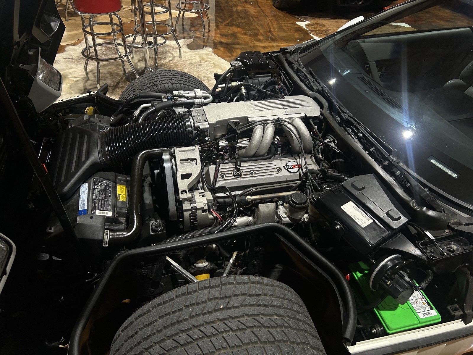 Chevrolet-Corvette-1990-Hatchback-23