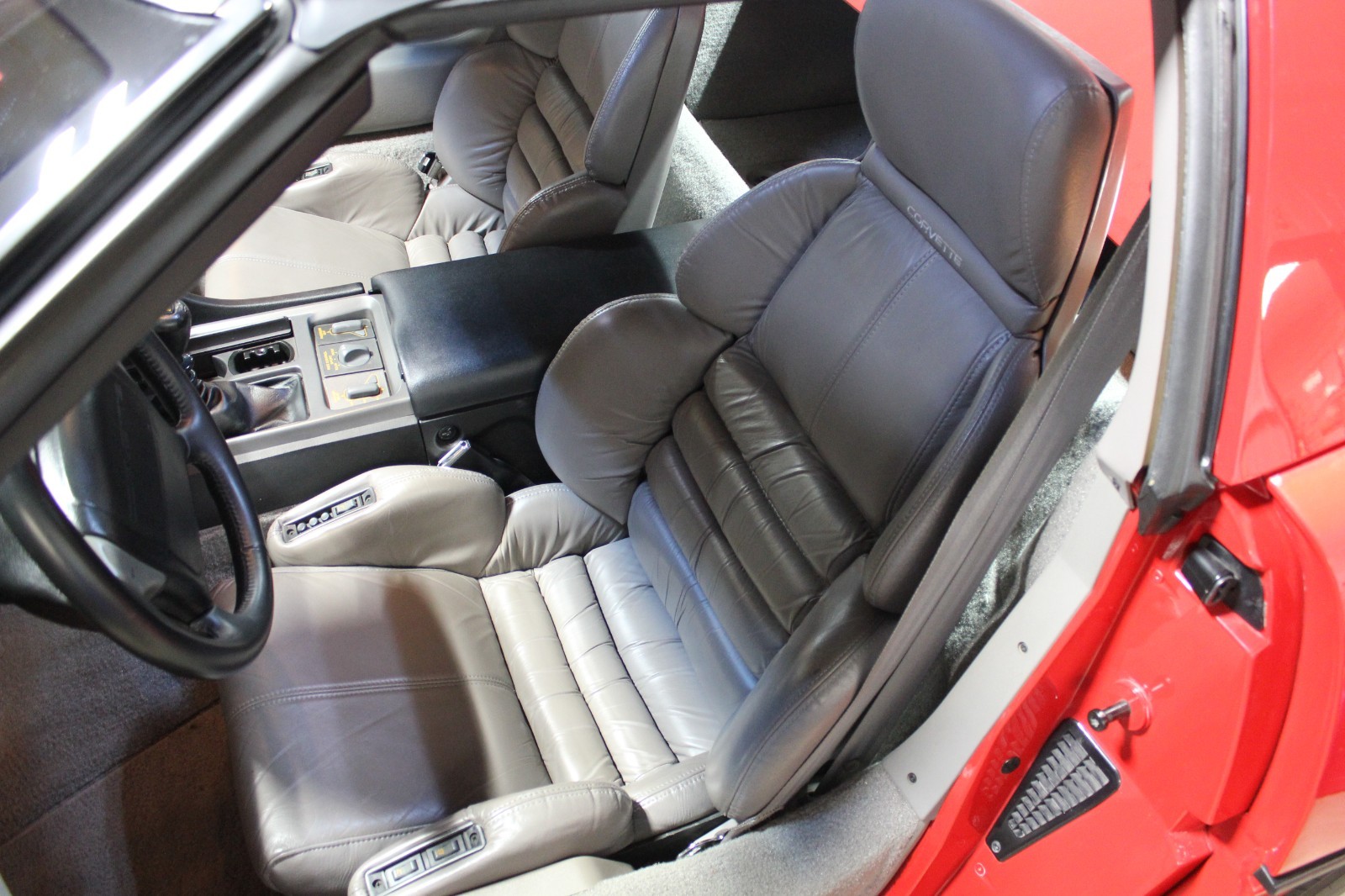 Chevrolet-Corvette-1990-Hatchback-23