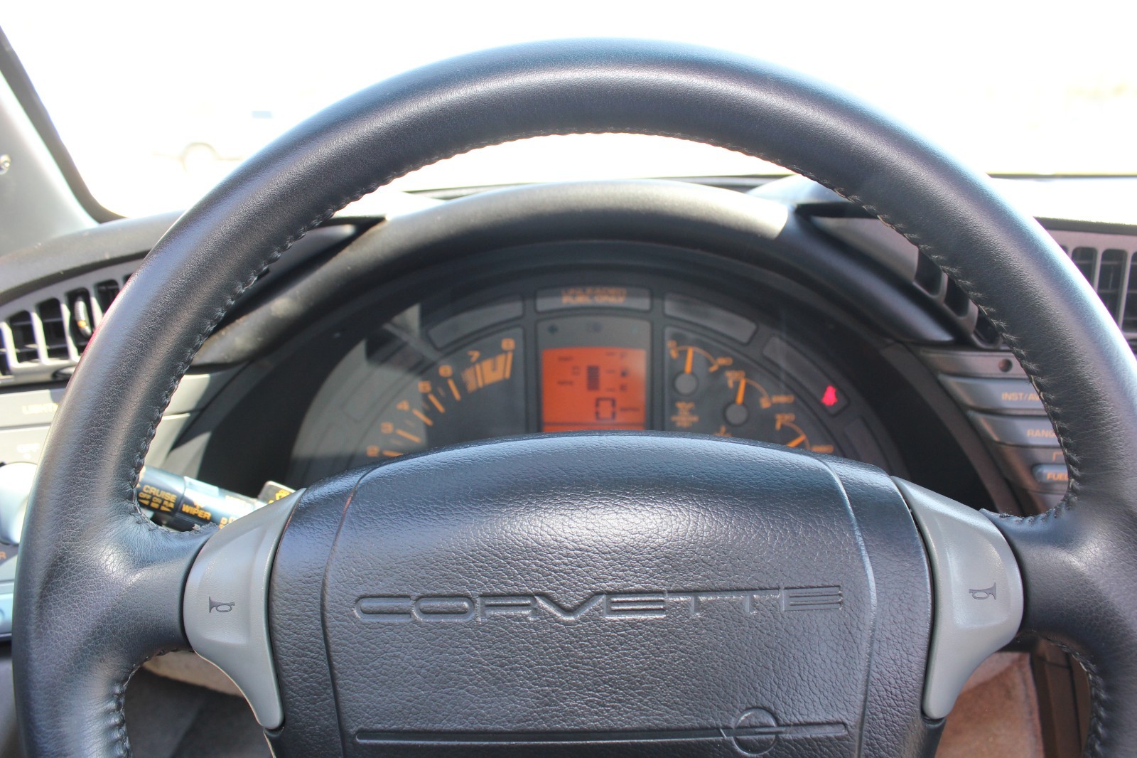 Chevrolet-Corvette-1990-Hatchback-31