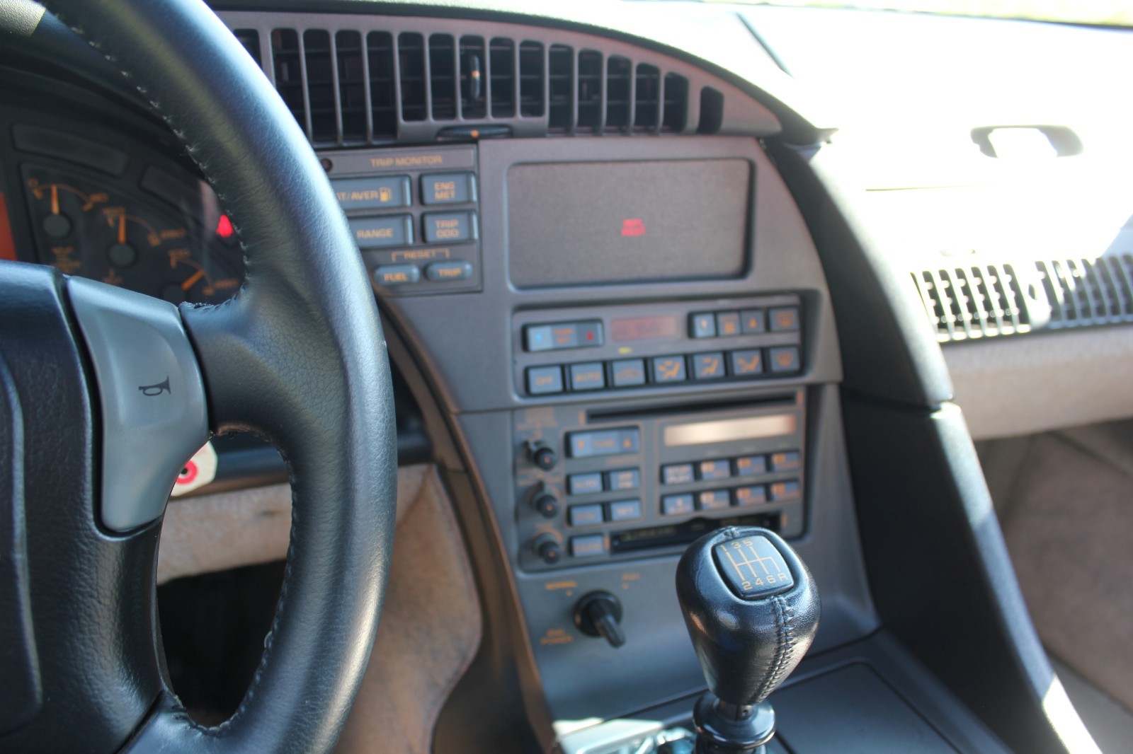 Chevrolet-Corvette-1990-Hatchback-32