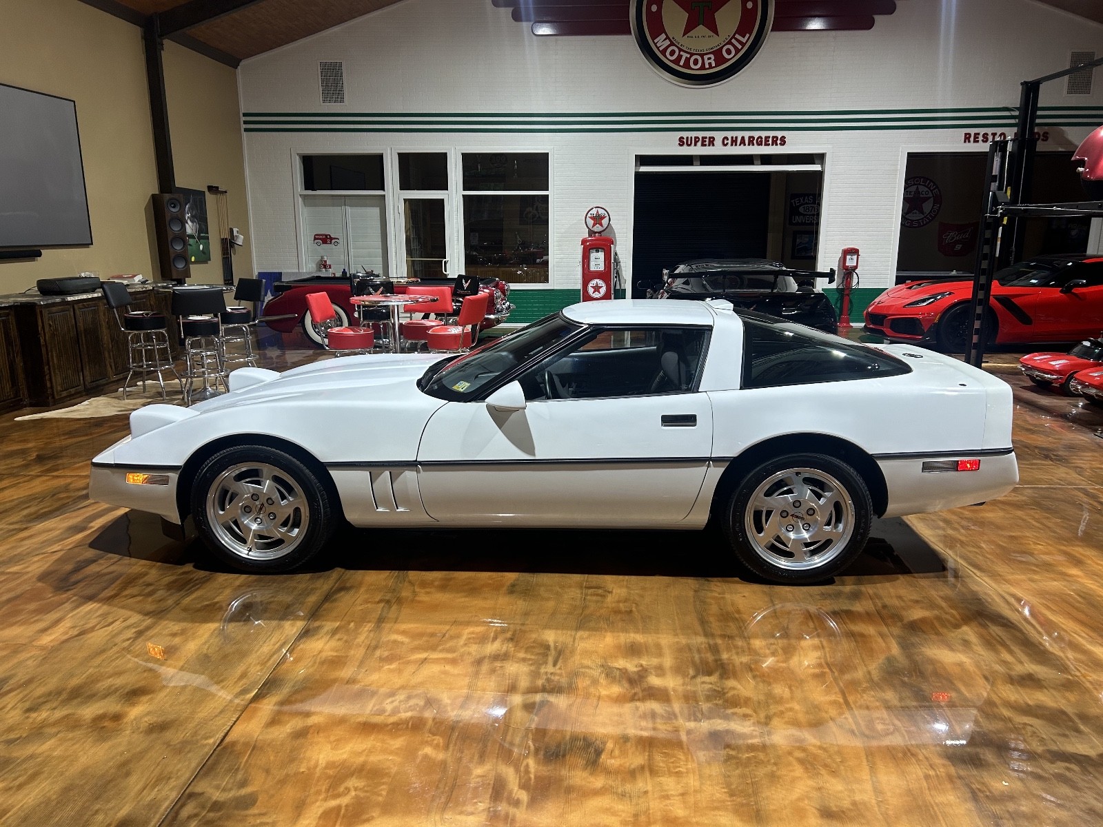 Chevrolet-Corvette-1990-Hatchback-4