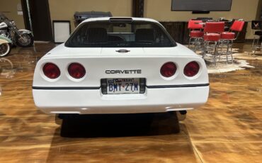 Chevrolet-Corvette-1990-Hatchback-9