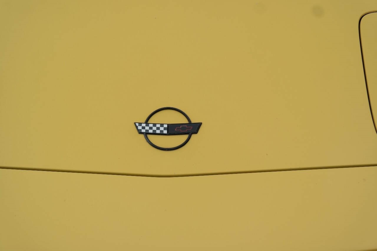 Chevrolet-Corvette-1992-Hatchback-13