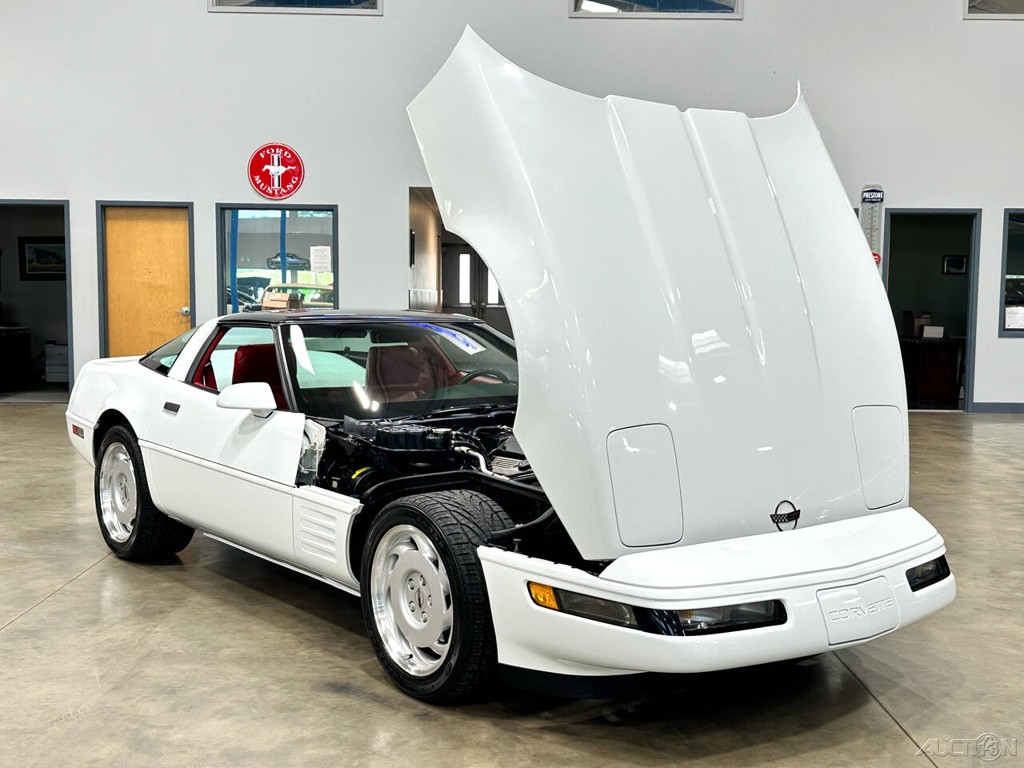Chevrolet-Corvette-1992-Hatchback-14