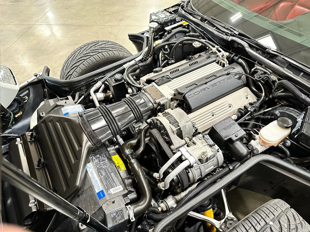 Chevrolet-Corvette-1992-Hatchback-19