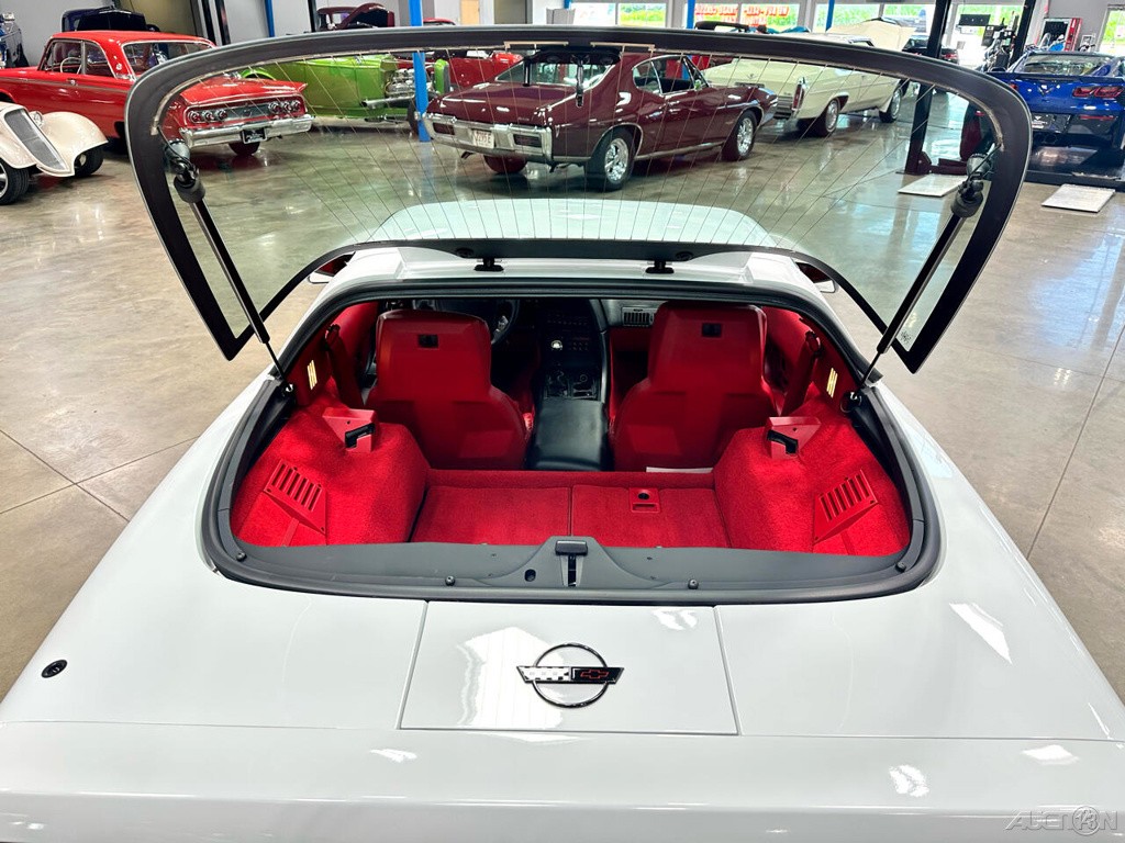 Chevrolet-Corvette-1992-Hatchback-22