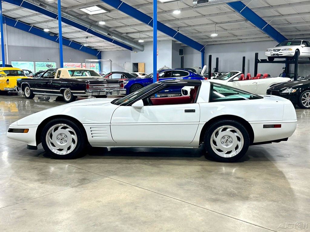 Chevrolet-Corvette-1992-Hatchback-3