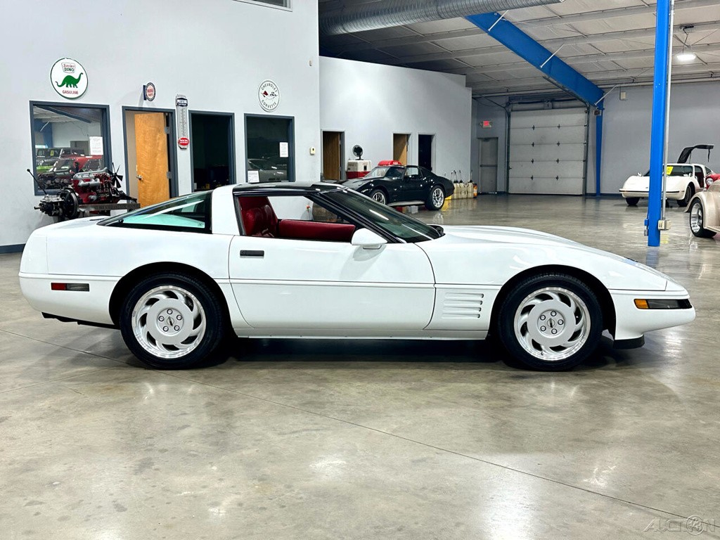 Chevrolet-Corvette-1992-Hatchback-8
