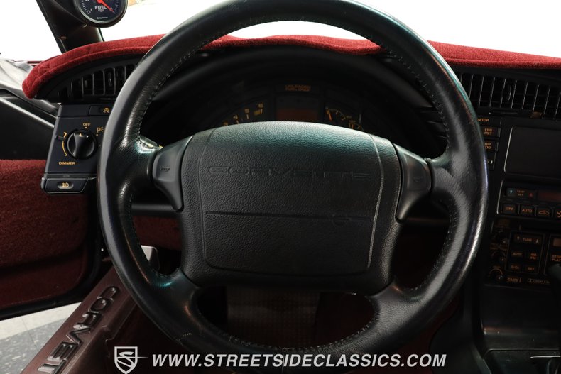 Chevrolet-Corvette-1993-Brilliant-Red-metall-Burgundy-33