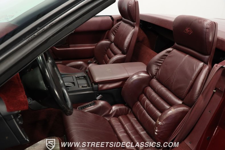 Chevrolet-Corvette-1993-Brilliant-Red-metall-Burgundy-38