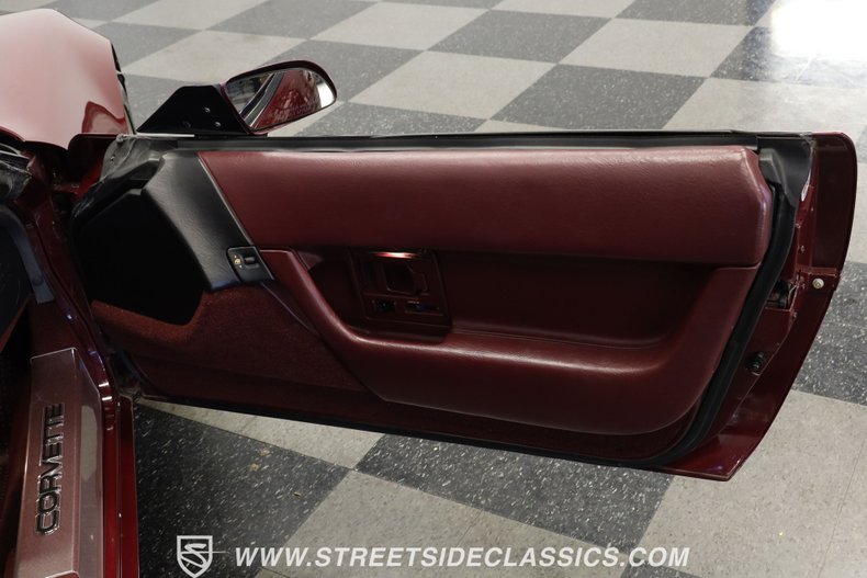 Chevrolet-Corvette-1993-Brilliant-Red-metall-Burgundy-44