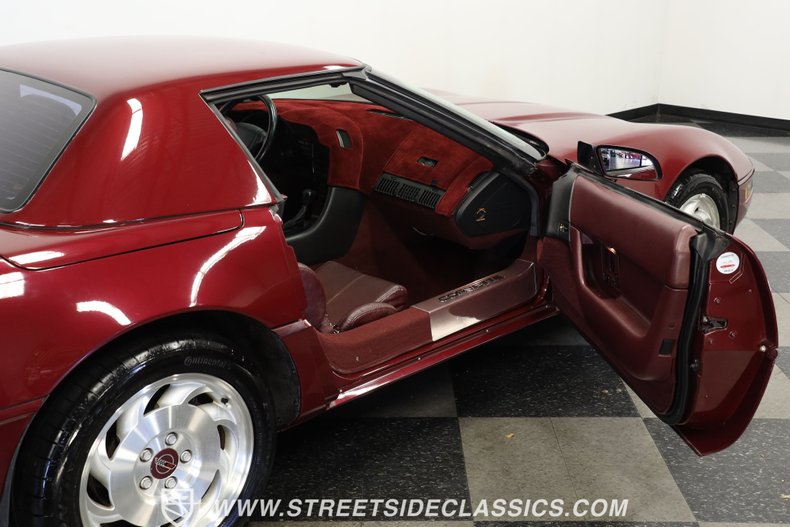 Chevrolet-Corvette-1993-Brilliant-Red-metall-Burgundy-45