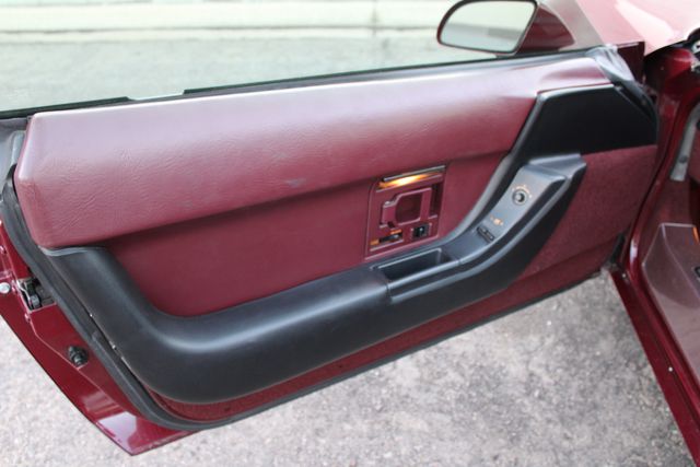 Chevrolet-Corvette-1993-Burgundy-Burgundy-27