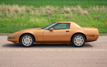 Chevrolet-Corvette-1994-Convertible-2