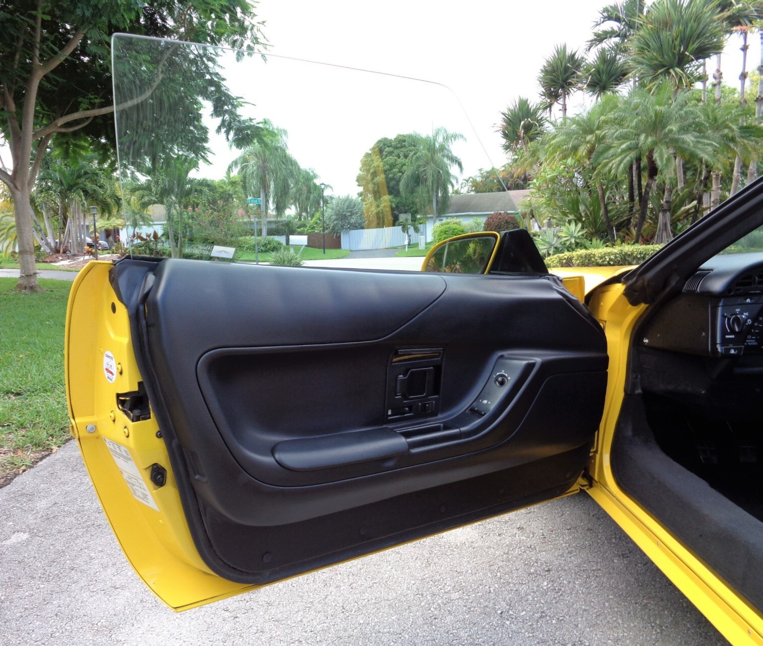 Chevrolet-Corvette-1995-Convertible-14