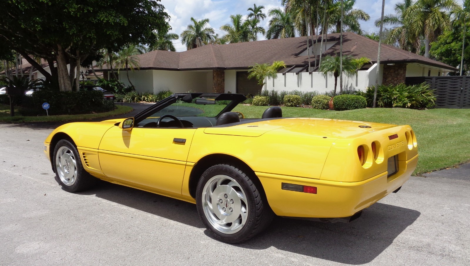 Chevrolet-Corvette-1995-Convertible-2