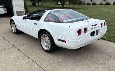 Chevrolet-Corvette-1995-Hatchback-2
