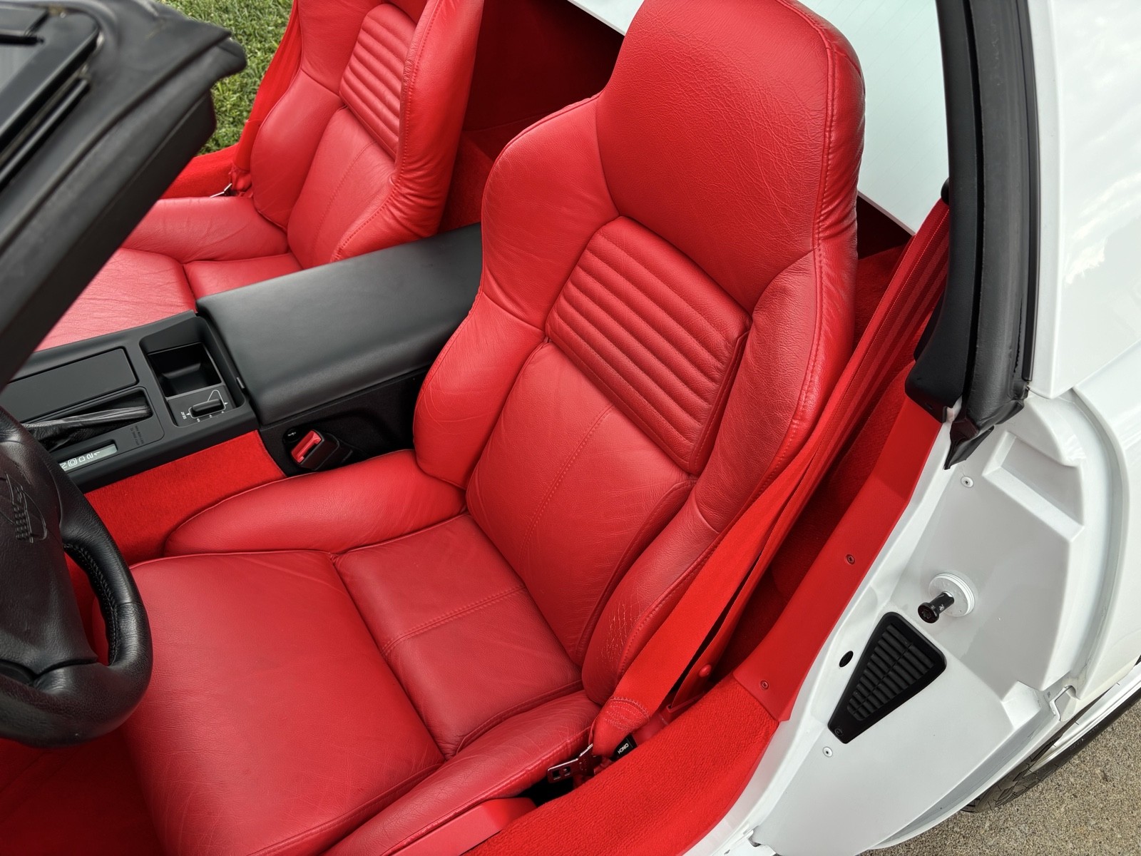 Chevrolet-Corvette-1995-Hatchback-31