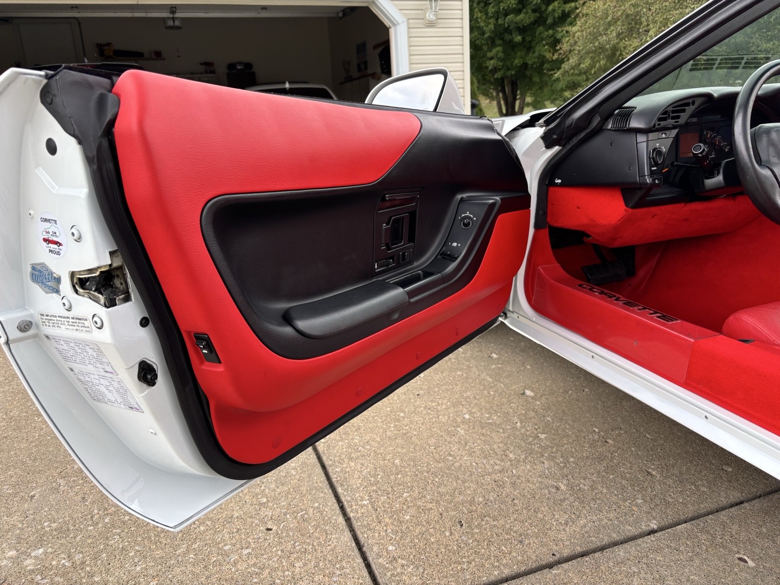 Chevrolet-Corvette-1995-Hatchback-32