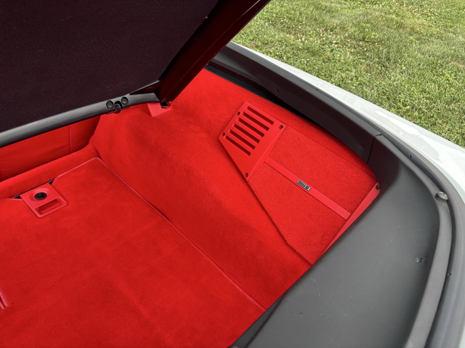 Chevrolet-Corvette-1995-Hatchback-35