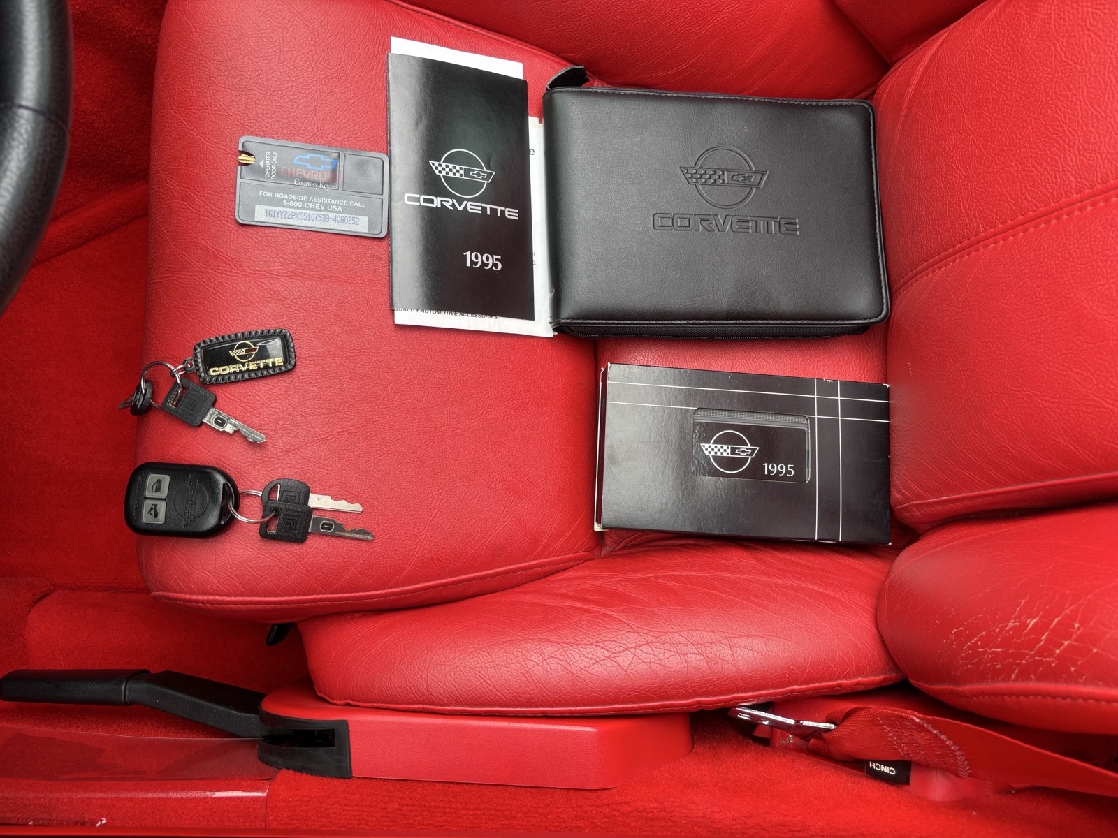 Chevrolet-Corvette-1995-Hatchback-39