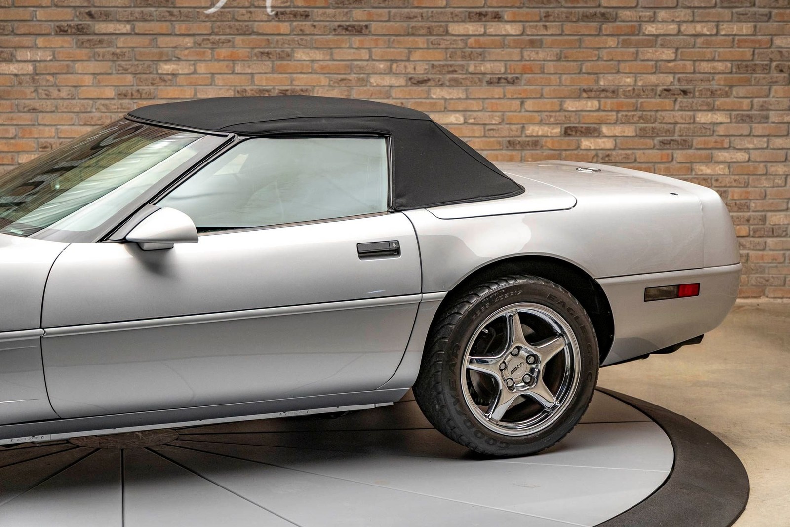 Chevrolet-Corvette-1996-Convertible-13
