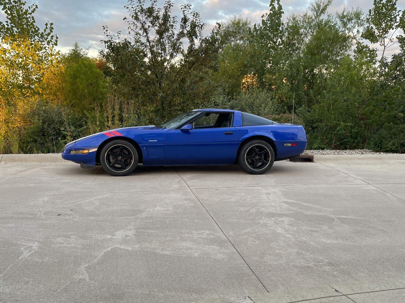 Chevrolet-Corvette-1996-Hatchback-2