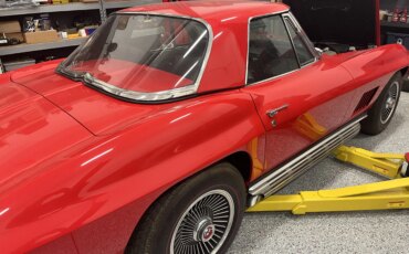 Chevrolet-Corvette-427-convertible-1967-Red-Black