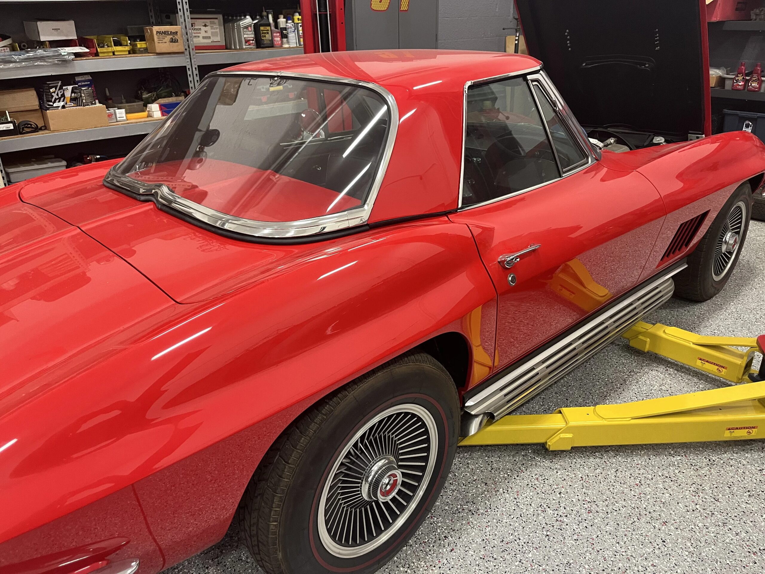 Chevrolet-Corvette-427-convertible-1967-Red-Black