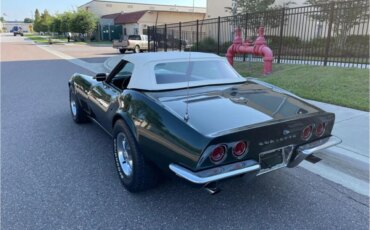 Chevrolet-Corvette-427-convertible-1968-Green-Black-3