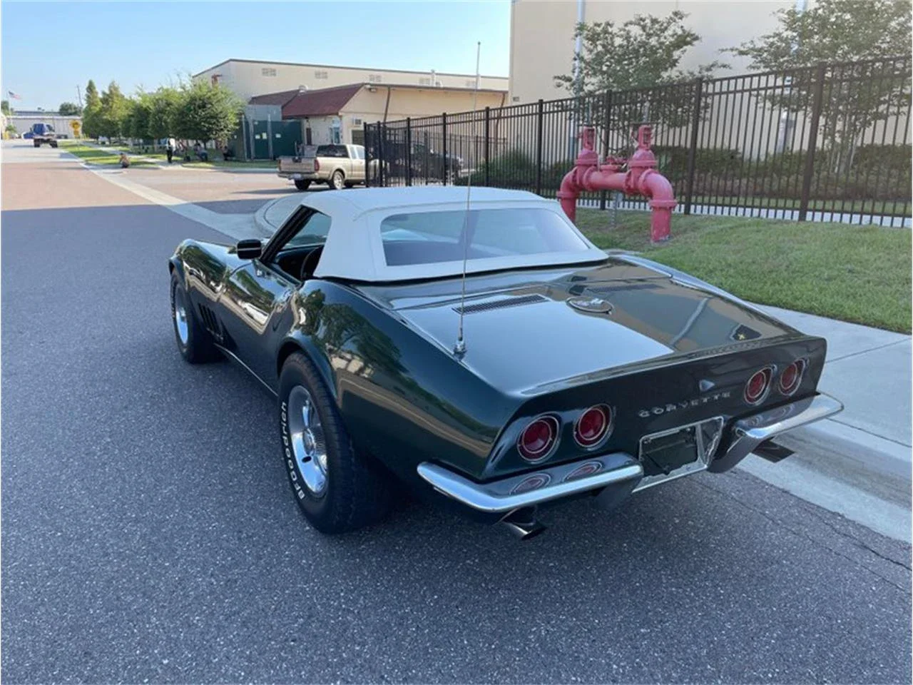 Chevrolet-Corvette-427-convertible-1968-Green-Black-3