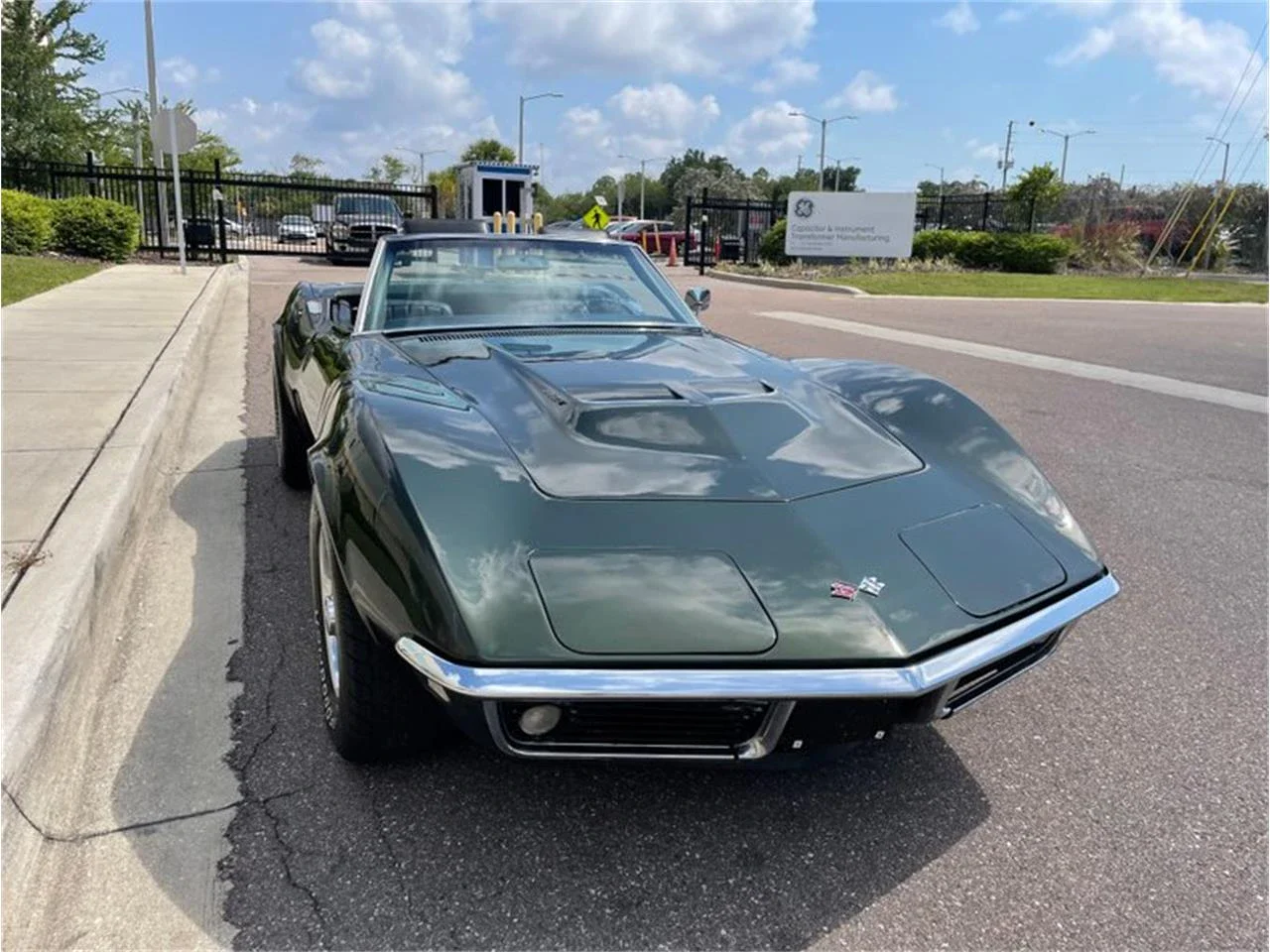 Chevrolet-Corvette-427-convertible-1968-Green-Black