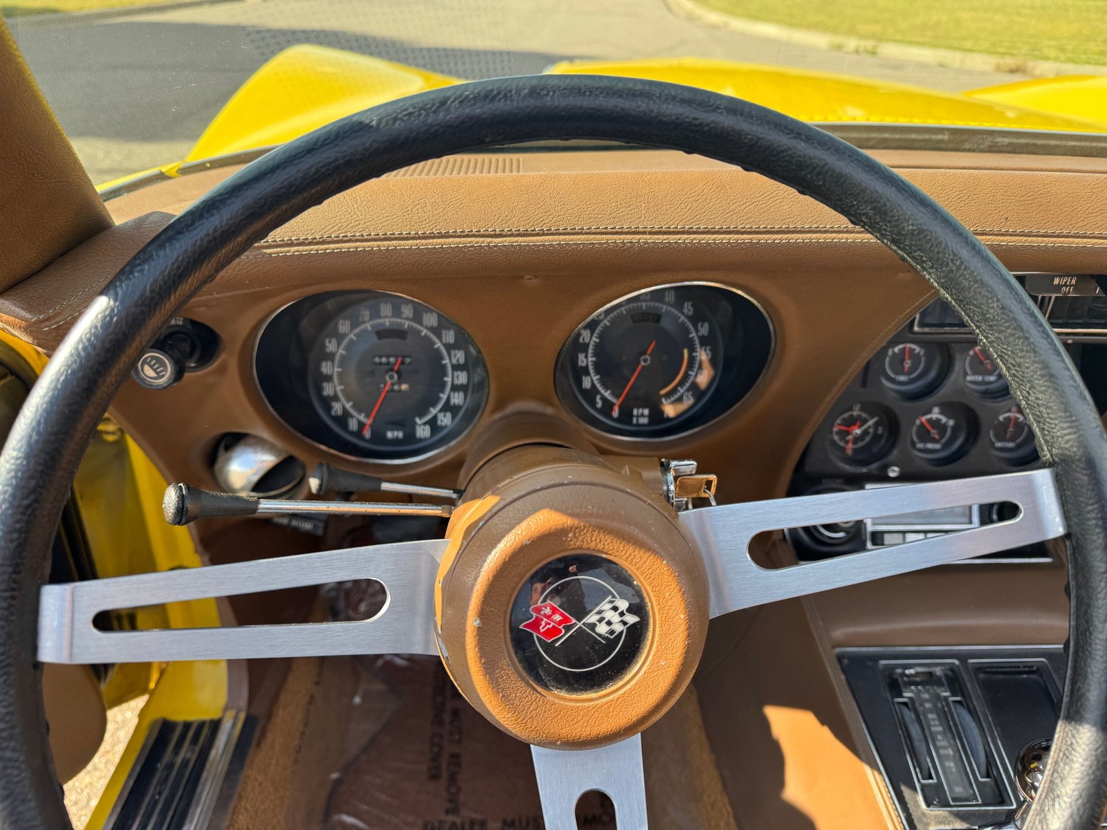 Chevrolet-Corvette-Stingray-Convertible-1972-Convertible-10