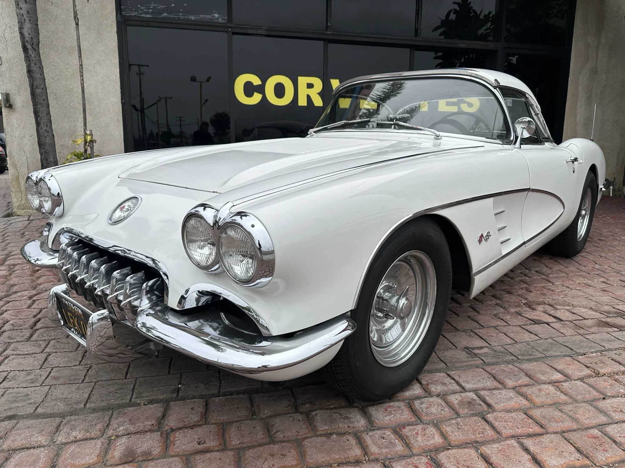 Chevrolet-Corvette-convertible-1958-White-Black-1
