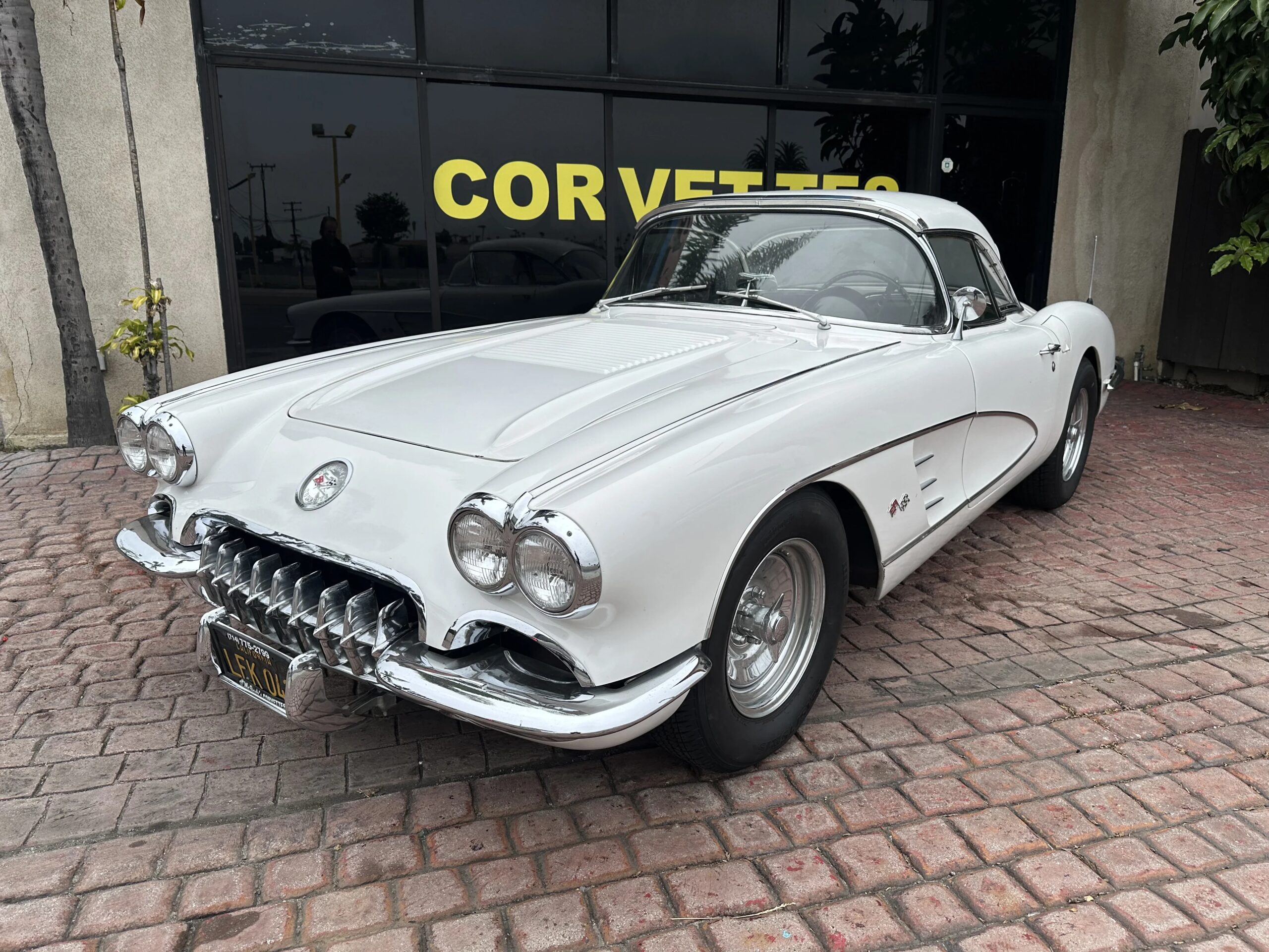 Chevrolet-Corvette-convertible-1958-White-Black-24