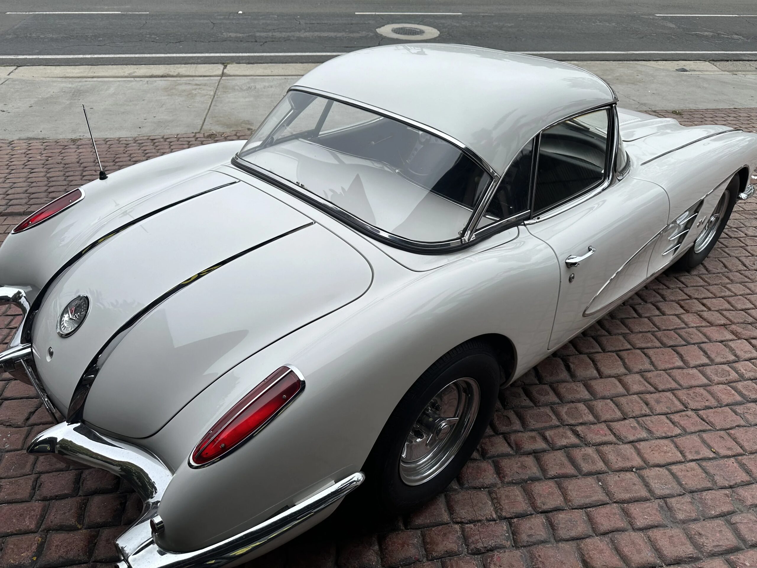 Chevrolet-Corvette-convertible-1958-White-Black-26