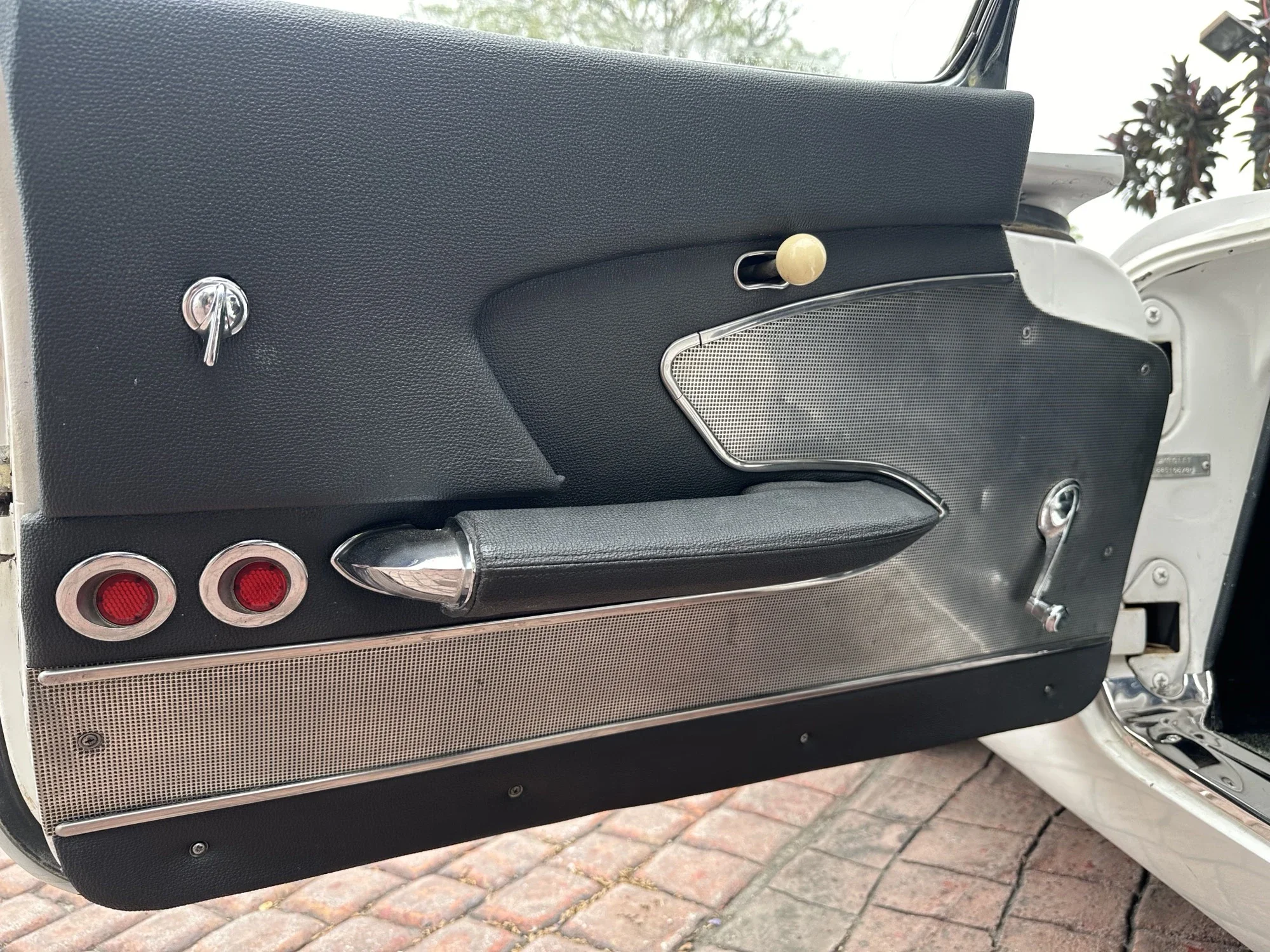 Chevrolet-Corvette-convertible-1958-White-Black-3