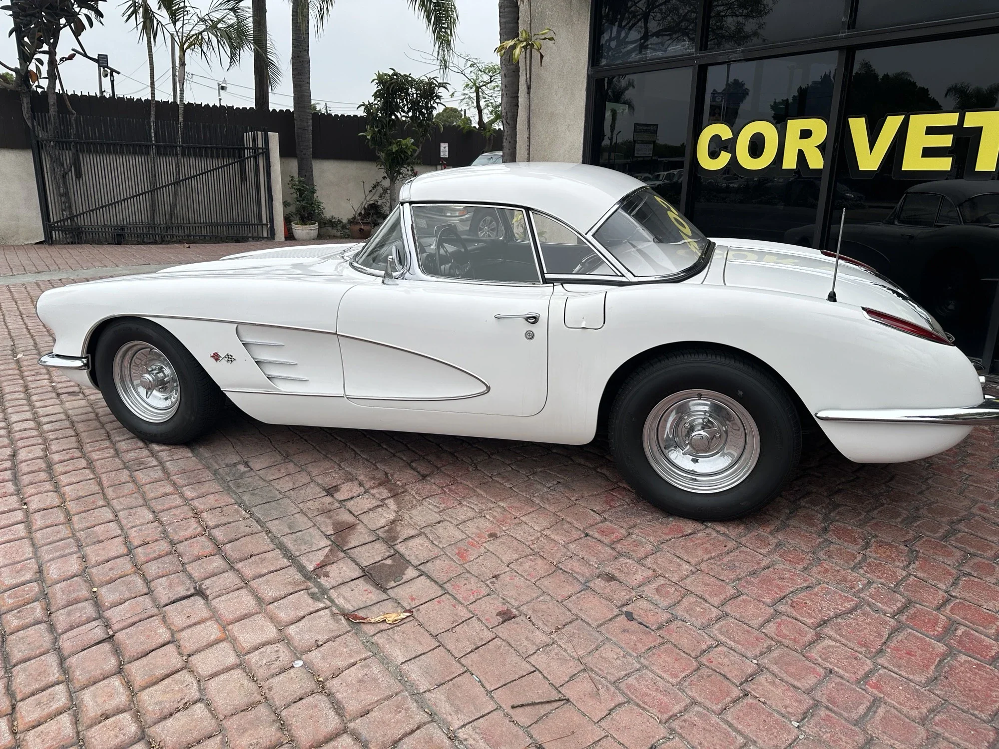 Chevrolet-Corvette-convertible-1958-White-Black-8