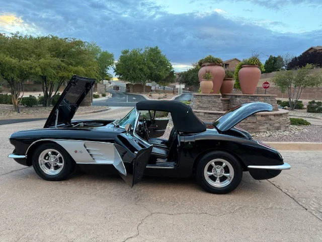 Chevrolet-Corvette-convertible-1960-Black-Black-1